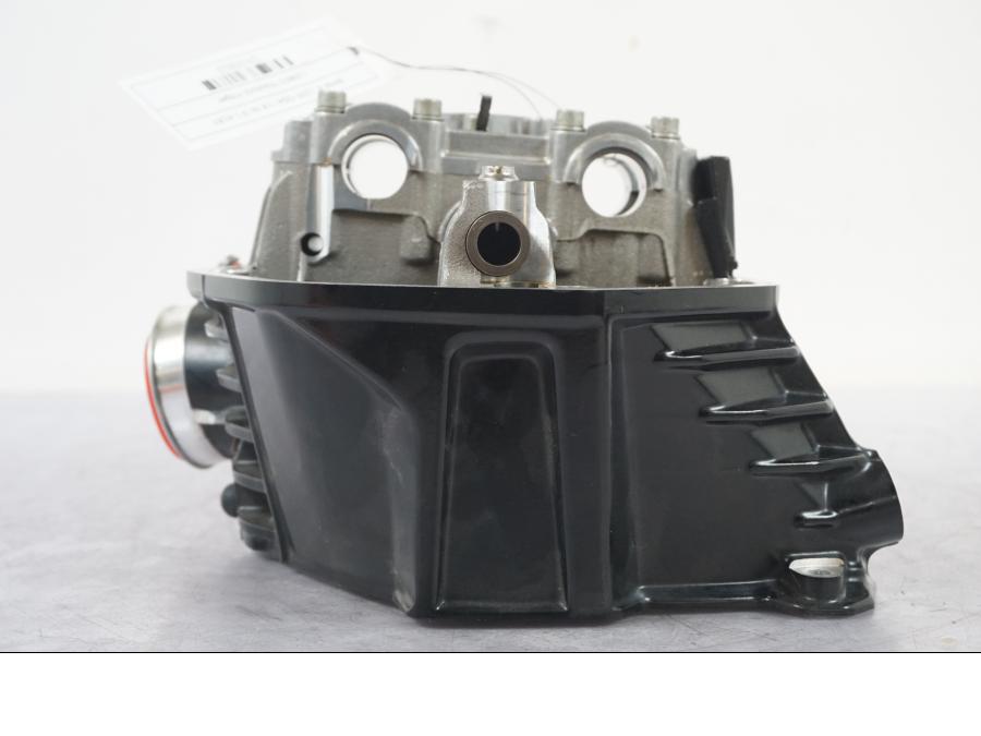 Snett uppifrån på Topplock från en BMW R 1200 GSA -2014 motorcykel.