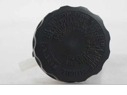 Snett uppifrån på Bromsvätskebehållare från en Kawasaki ER-6N ABS -2010 motorcykel.