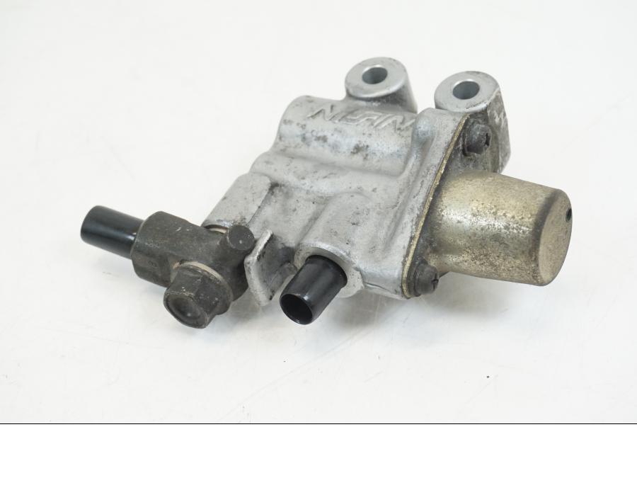 Höger sida på Bromsfördelare från en Honda XL 1000 V -1999 motorcykel.