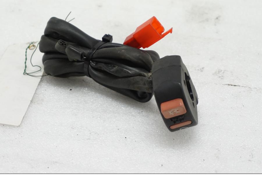 Baksidan på Styrelreglage från en Honda XL 1000 V -2008 motorcykel.