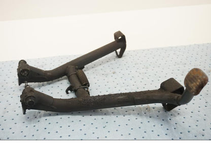 Baksidan på Centralstöd från en Suzuki GSX 550 -1985 motorcykel.