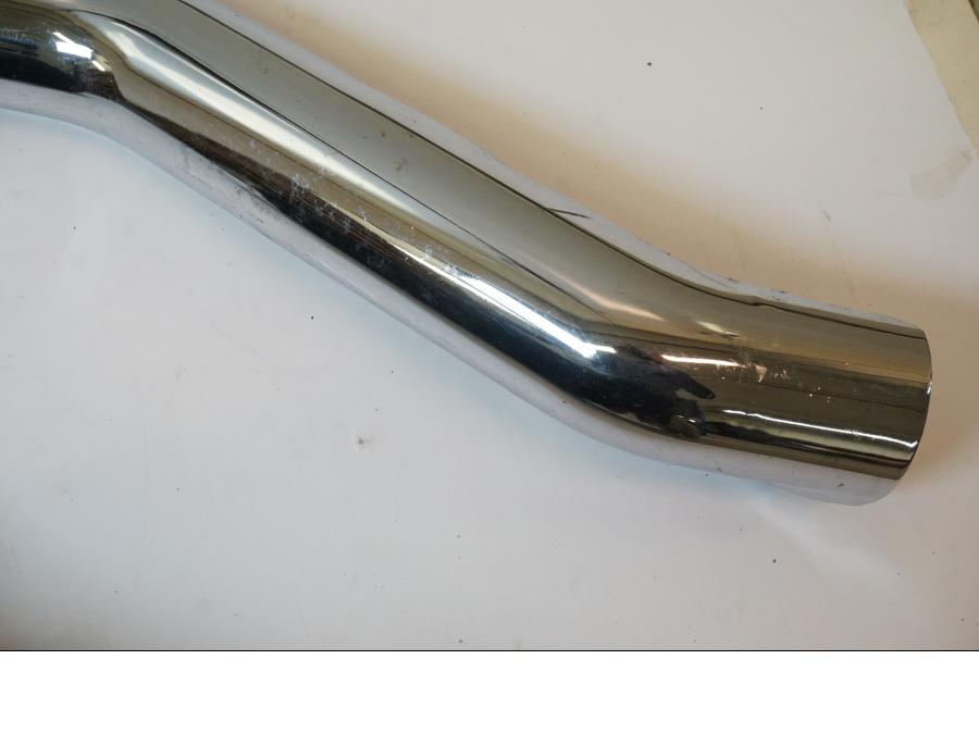 Snett uppifrån på Grenrör från en Suzuki VZ 800 -1997 motorcykel.