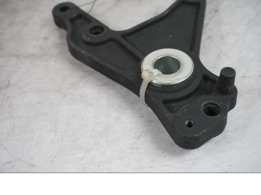 Höger sida på Bromsoksfäste från en Kawasaki Z 1000 -2011 motorcykel.