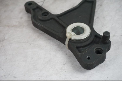 Höger sida på Bromsoksfäste från en Kawasaki Z 1000 -2011 motorcykel.