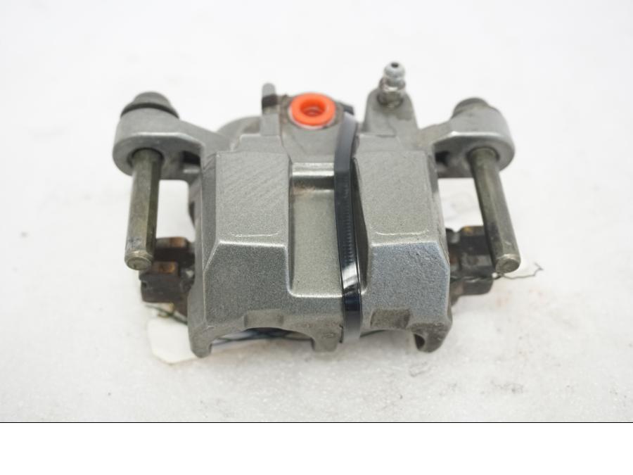 Höger sida på Bromsok från en Yamaha YZF R6 -1999 motorcykel.