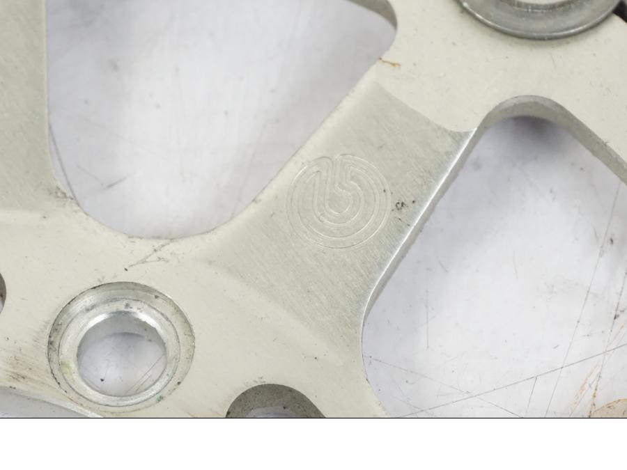 Vänster sida på Bromsskiva från en KTM 950 SM -2006 motorcykel.