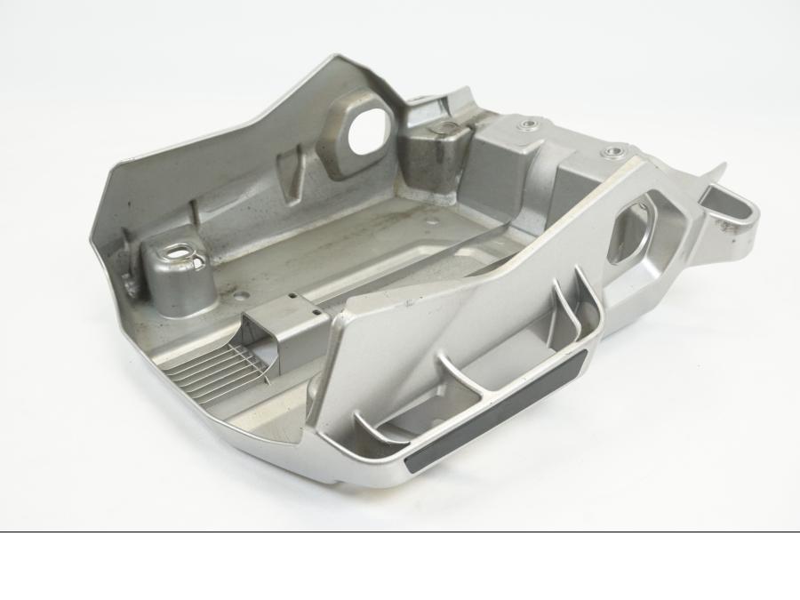 Höger sida på Passagerarhandtag från en Yamaha XTZ1200E -2014 motorcykel.