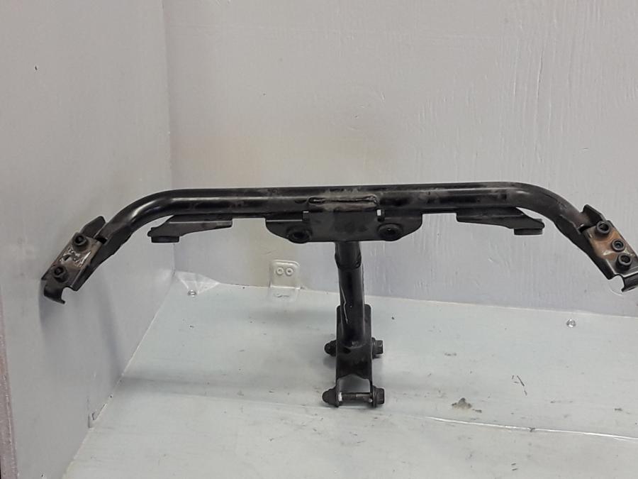 Höger sida på Toppkåpstag från en Yamaha FZ-6 -2004 motorcykel.