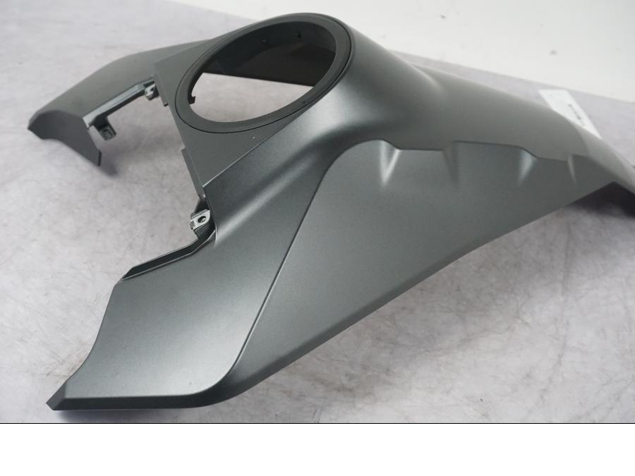 Baksidan på Bensintankskåpa från en KTM 1290 Super Adventure S -2022 motorcykel.