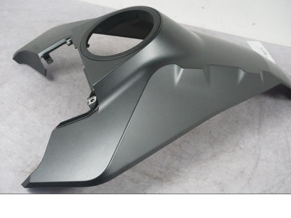 Baksidan på Bensintankskåpa från en KTM 1290 Super Adventure S -2022 motorcykel.