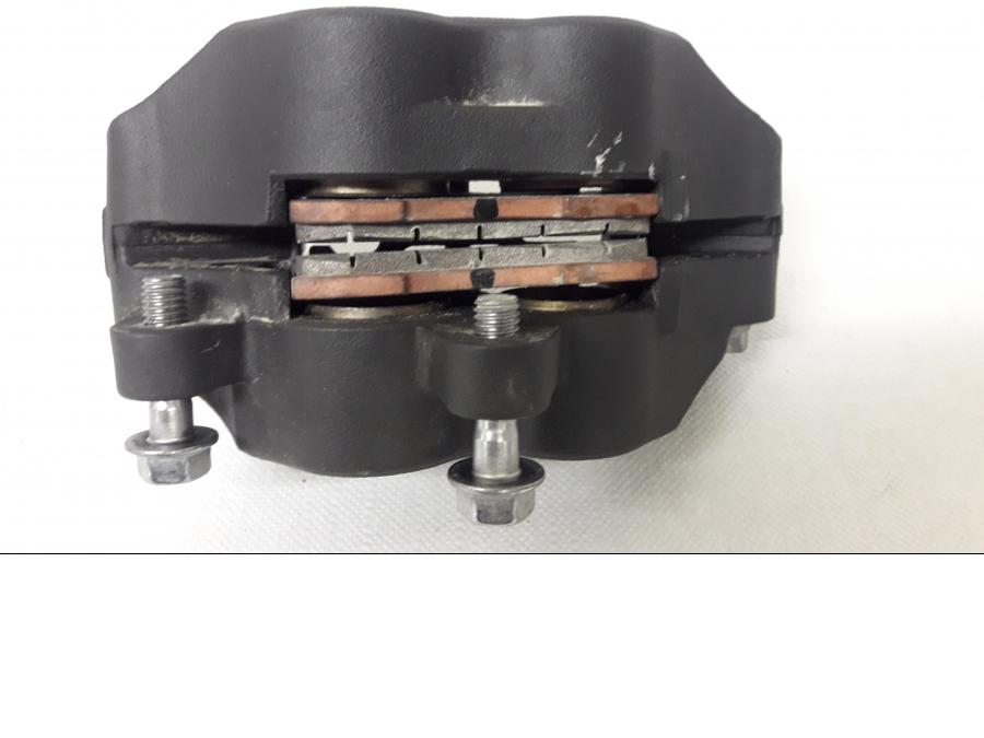 Framsidan på Bromsok från en Kawasaki Z 900 -2020 motorcykel.