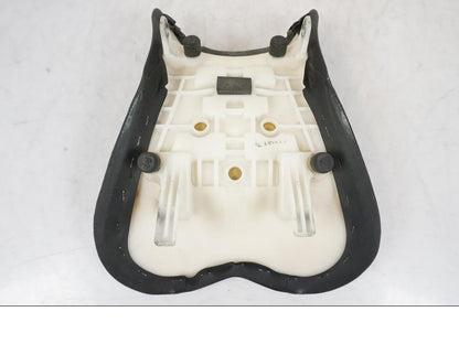 Vänster sida på Sadel från en Suzuki GSX-R 750 -2006 motorcykel.