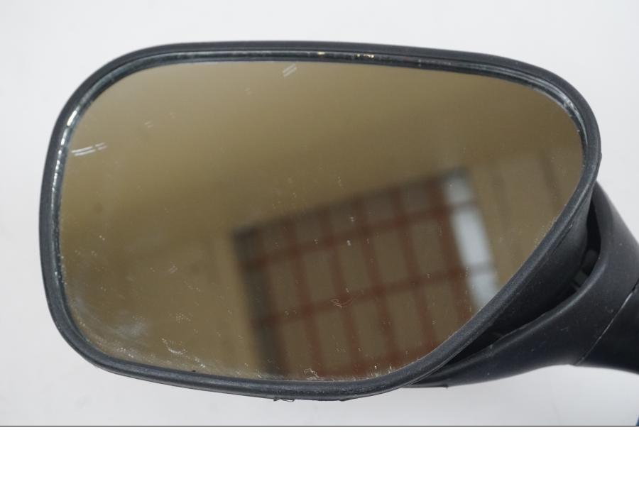 Baksidan på Backspegel från en Suzuki GSX-R 750 -2009 motorcykel.