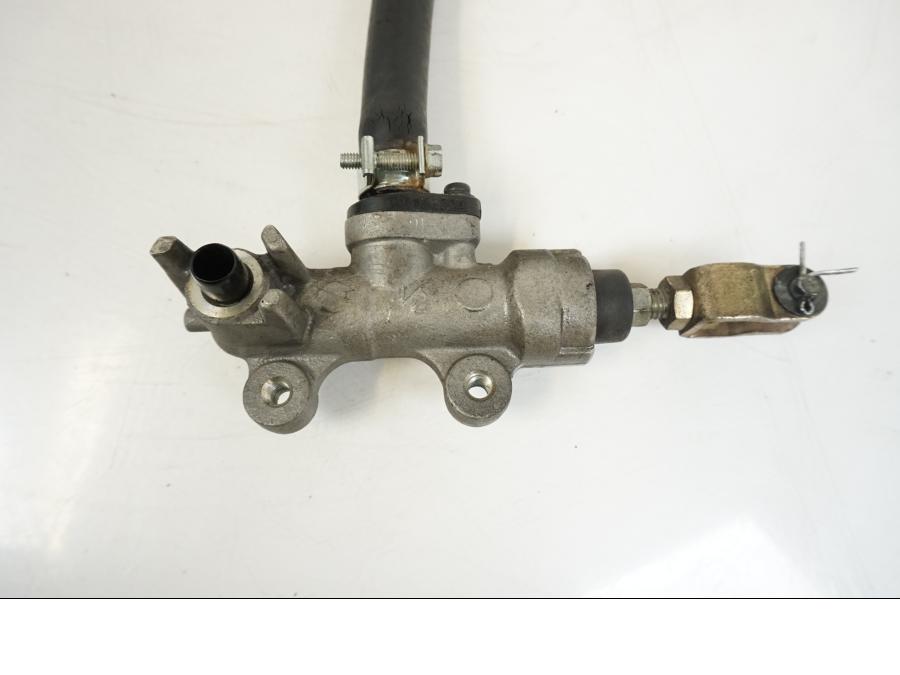 Vänster sida på Bromshuvudcylinder från en Suzuki GSX 600 F -1998 motorcykel.