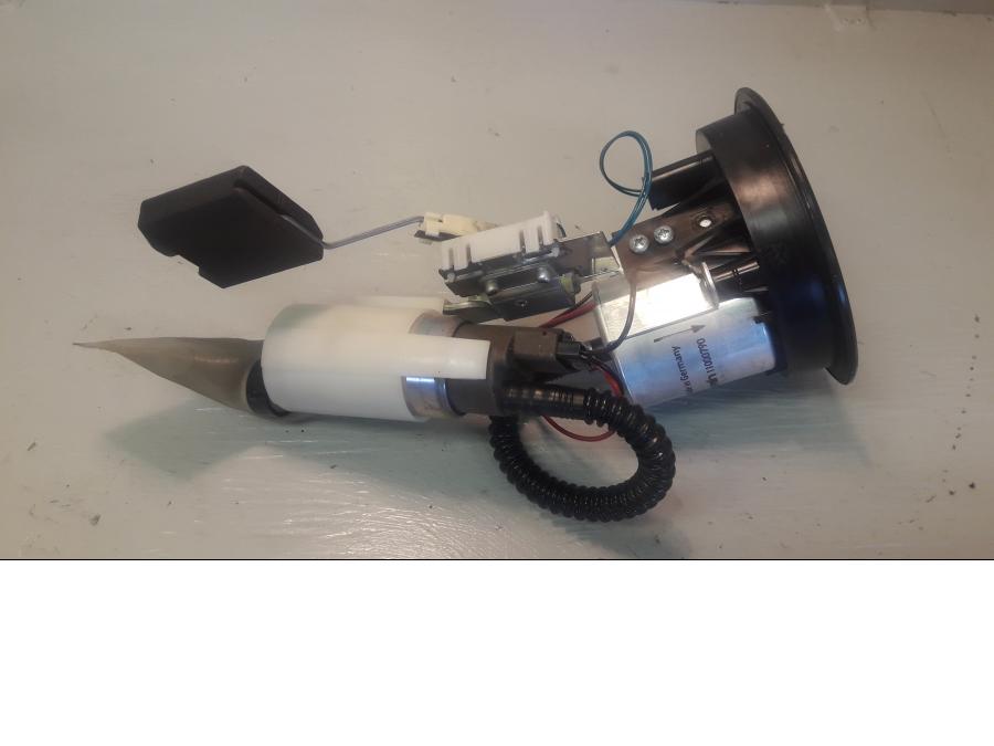 Framsidan på Bensinpump insprut från en BMW F 800 GS -2009 motorcykel.