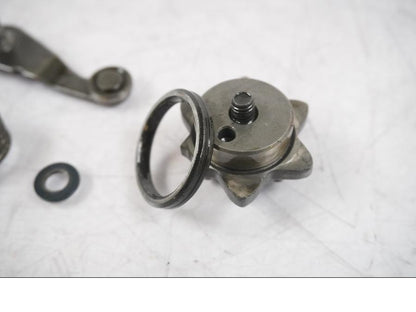 Vänster sida på Växelassistans från en KTM 125 Duke -2017 motorcykel.