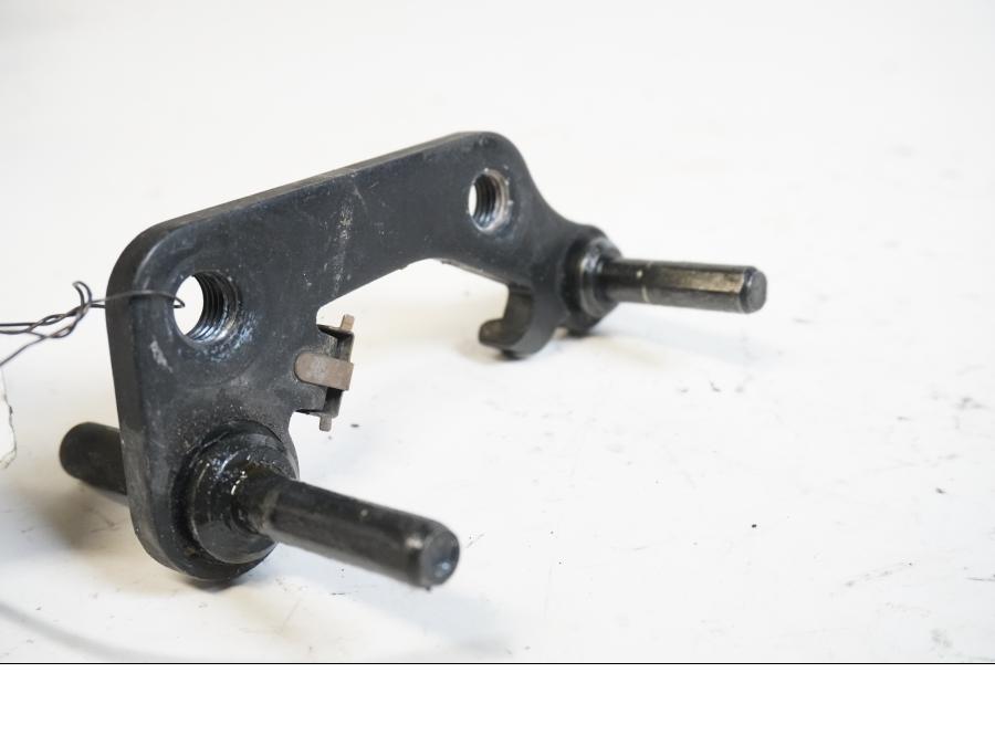 Baksidan på Bromsoksfäste från en Kawasaki VN 1700 Classic Tourer -2009 motorcykel.