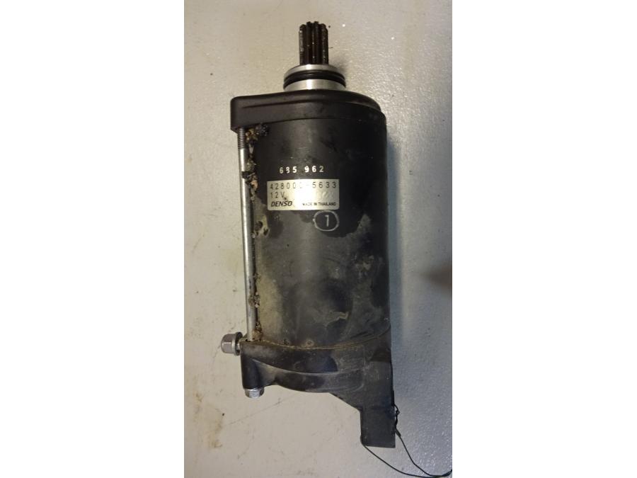 Framsidan på Startmotor från en BMW F 800 GT -2015 motorcykel.