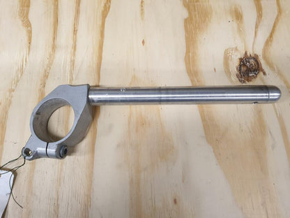 Höger sida på Styre från en Hyosung GT 650 -2006 motorcykel.