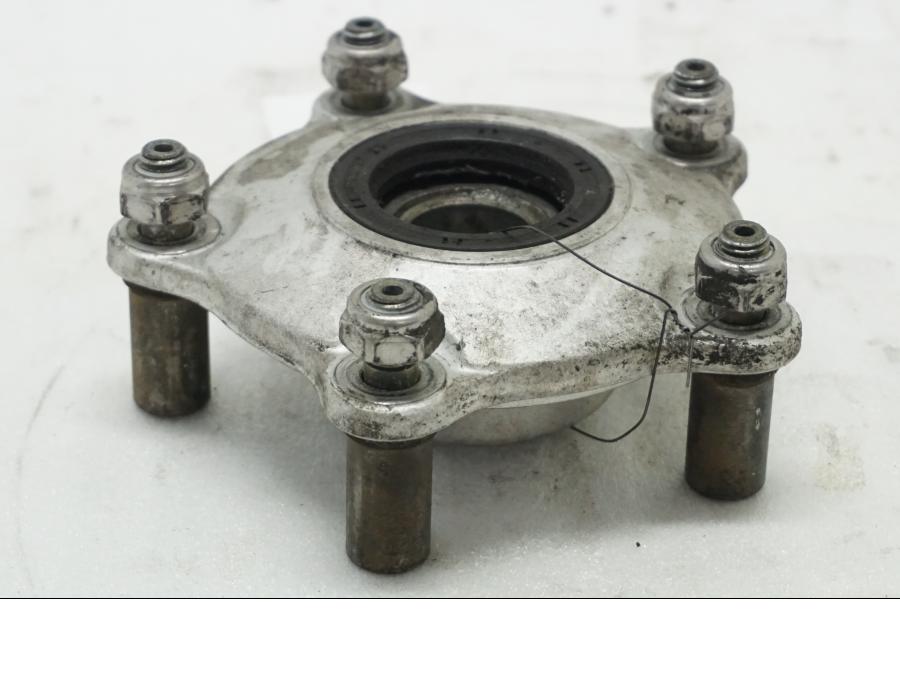 Framsidan på Drevfäste från en Aprilia SL 750 Shiver -2008 motorcykel.