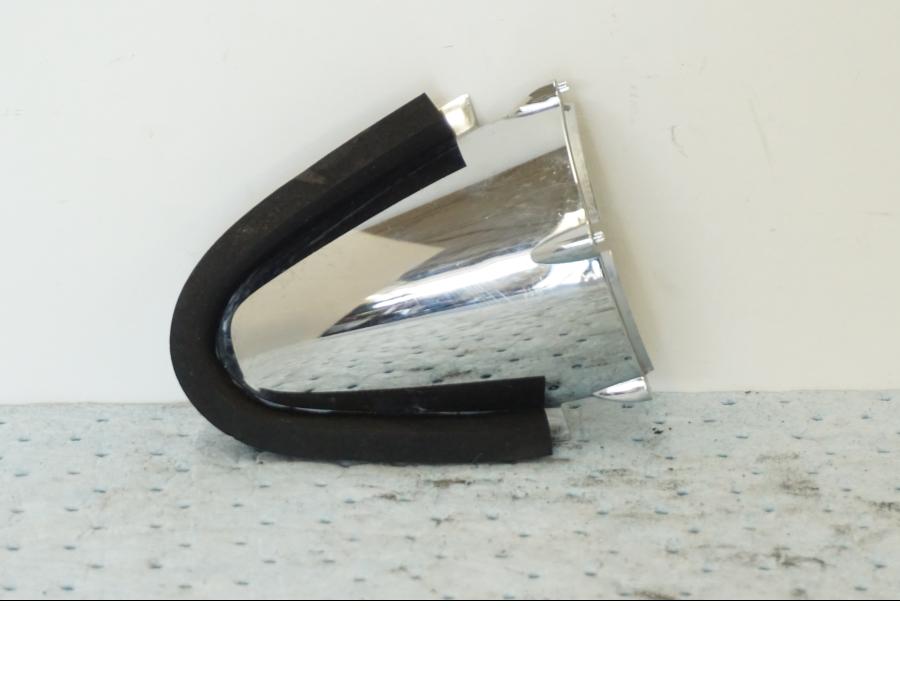 Höger sida på Instrumentkåpa från en Suzuki GSX 1300 BK -2008 motorcykel.