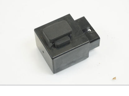 Vänster sida på Bensinpumpsrelä från en Yamaha YZF R6 -1999 motorcykel.