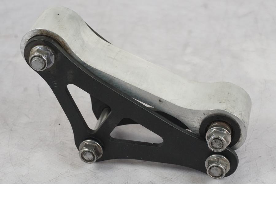 Framsidan på Stötdämparlänkage från en Kawasaki Z 900 -2019 motorcykel.