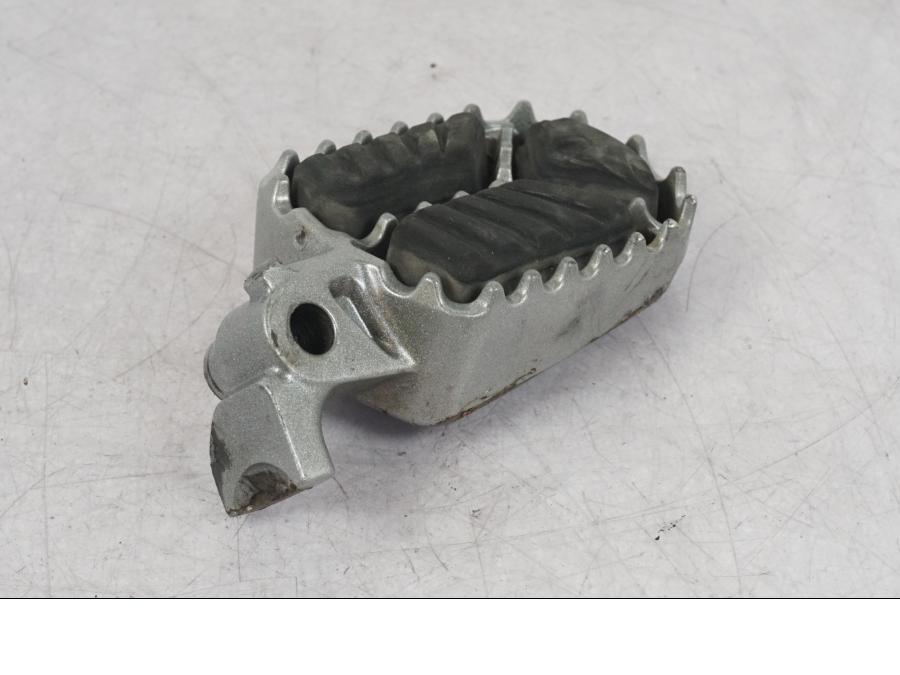 Höger sida på Fotpinne från en Yamaha Tenere 700 -2022 motorcykel.