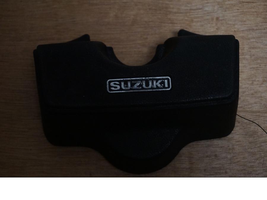 Framsidan på Styrkåpa från en Suzuki GS 850 G -1982 motorcykel.