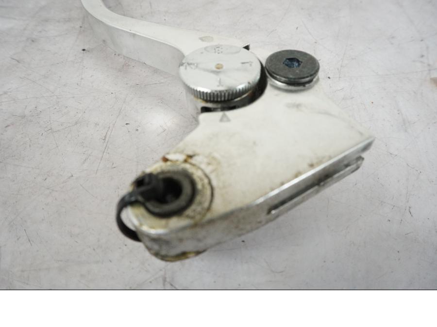 Baksidan på Kopplingsgrepp från en Triumph Bonneville T120 -2021 motorcykel.