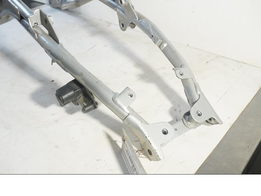 Baksidan på Bakram från en Honda CRF 250 -2013 motorcykel.