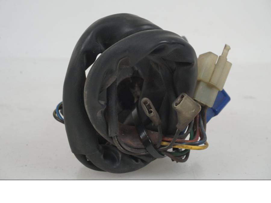 Snett uppifrån på Styrelreglage från en Yamaha XJ 900 S -1997 motorcykel.