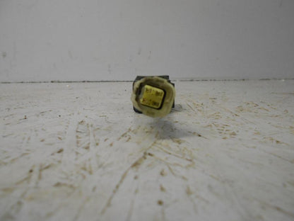 Höger sida på Relä från en Suzuki VZ 1600 -2004 motorcykel.