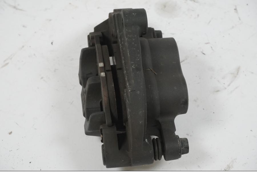 Snett nerifrån på Bromsok från en Yamaha XJ 6 -2011 motorcykel.