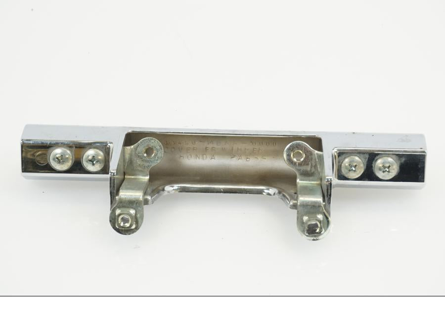 Baksidan på Blinkersfäste från en Honda VF 750 C -1983 motorcykel.