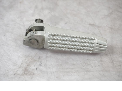 Framsidan på Fotpinne från en BMW F 800 R -2018 motorcykel.