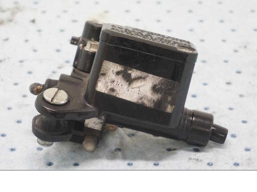 Framsidan på Bromshuvudcylinder från en KTM 125 Duke -2017 motorcykel.