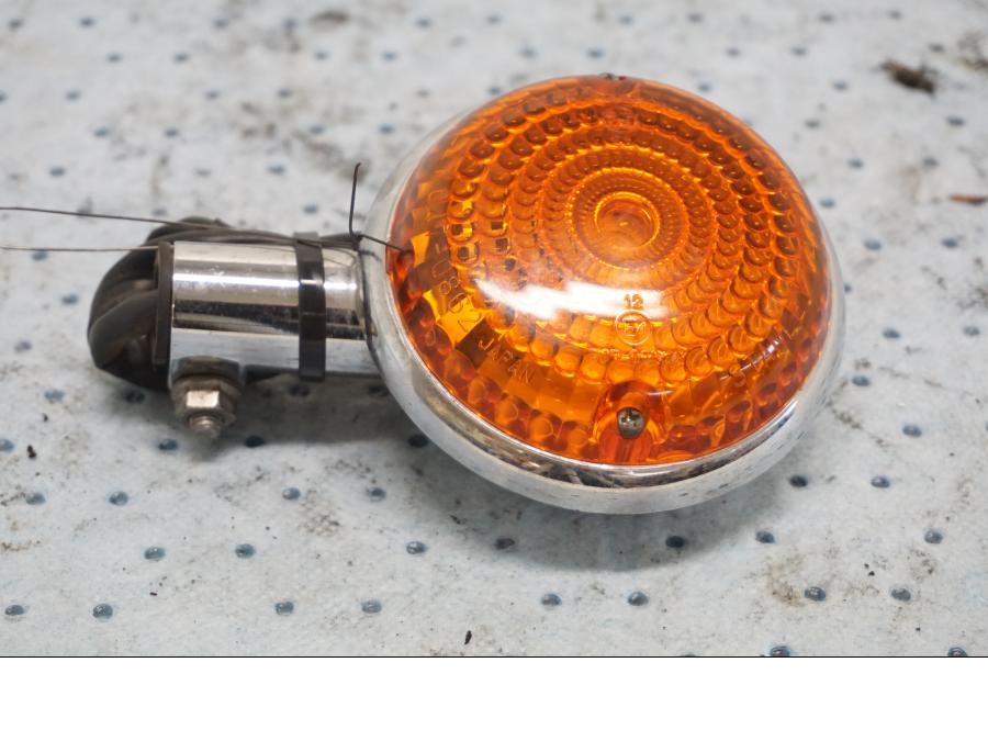 Framsidan på Blinkers från en Yamaha XV 1600 -1999 motorcykel.