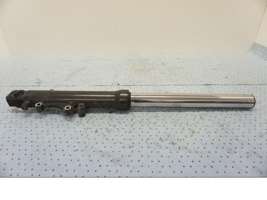 Framsidan på Gaffelben från en Kawasaki ZX-6R -2000 motorcykel.