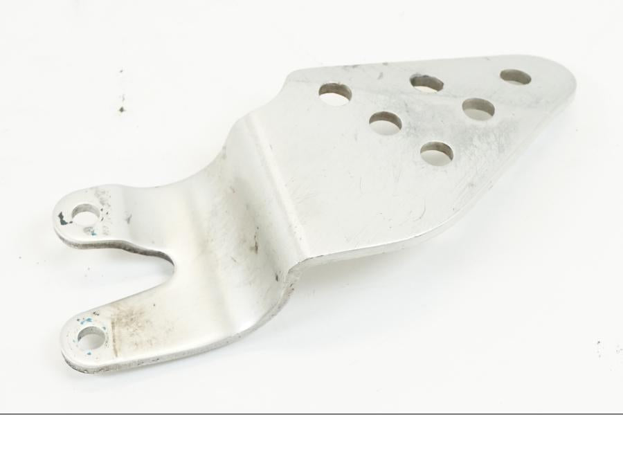 Framsidan på Fotpinnehälskydd från en Yamaha YZF R6 -1999 motorcykel.