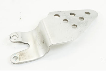 Framsidan på Fotpinnehälskydd från en Yamaha YZF R6 -1999 motorcykel.