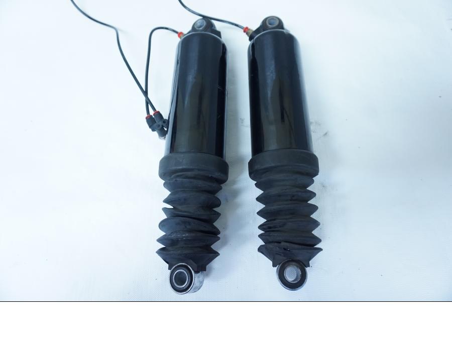 Framsidan på Stötdämpare från en H-D Street Glide FLHX -2009 motorcykel.