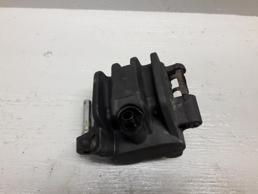 Baksidan på Bromsok från en Honda CB 600 Hornet -2001 motorcykel.