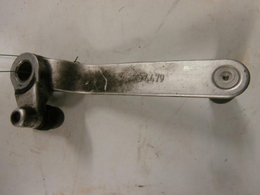 Höger sida på Växelpedal från en Triumph Daytona 650 -2005 motorcykel.