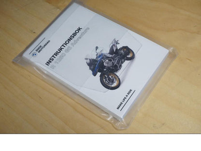 Framsidan på Instruktionsbok från en BMW R 1250 GSA -2020 motorcykel.