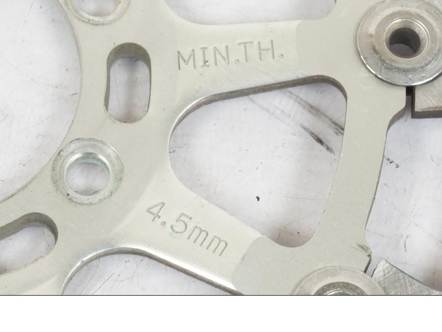 Vänster sida på Bromsskiva från en KTM 950 SM -2006 motorcykel.