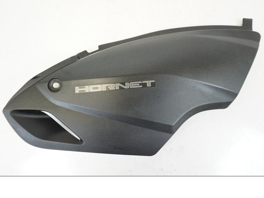 Framsidan på Sidopanel från en Honda CB 600 F -2008 motorcykel.