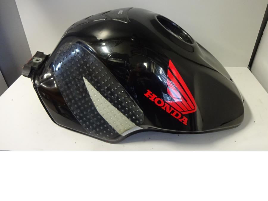 Baksidan på Bensintank från en Honda CBR 900 RR -2000 motorcykel.