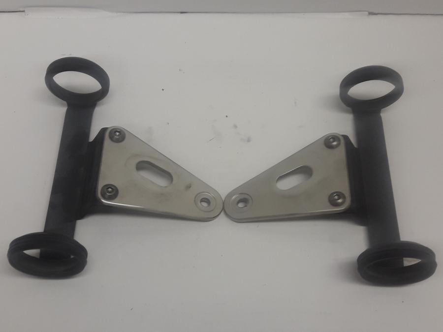 Baksidan på Strålkastarfäste från en Suzuki SV 1000 -2004 motorcykel.