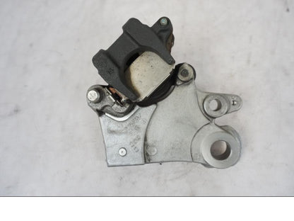 Snett nerifrån på Bromsok från en Yamaha MT-09 -2020 motorcykel.